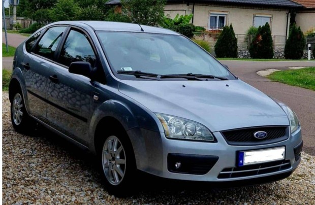 Ford Focus Trend - 1.6 benzin, tempomat, multikormány, digitklíma