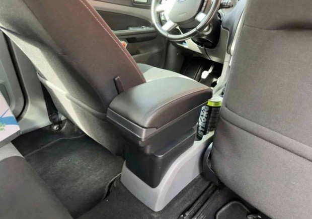 Ford Focus (mk2) (2005-2011) k�ny�kl�, PU b�r �s ABS anyagb�l