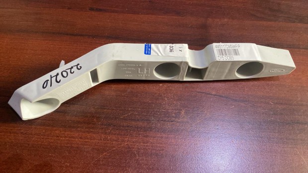 Ford Focus els� l�kh�r�t� tart�konzol 4M5117D959AF elad�