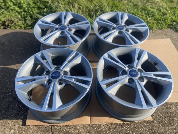Ford Focus front polr alufelni 6.5x16 ET50 5x108
