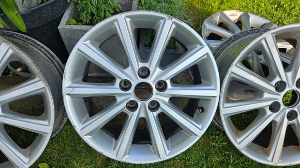 Ford Focus gyári alufelni 16" 7JH2, ET 50, 5x108, 10 küllös