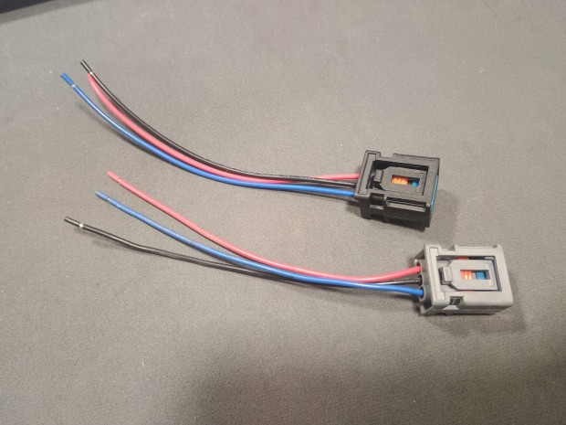 Ford Focus gyjt traf csatlakoz (szrke, fekete)