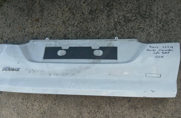 Ford Focus kombi csomagtérajtó betét burkolat borítás (2011-2018)