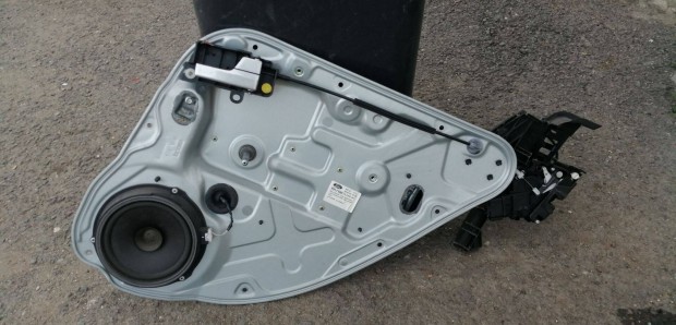 Ford Focus ll jobb h�ts� ajt�panel elad�