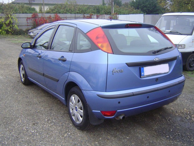 Ford Focus mk1 sedan és 5 ajtós alkatrészei eladóak