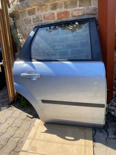 Ford Focus mk2 jobb hátsó ajtó rozsdamentes állapotban