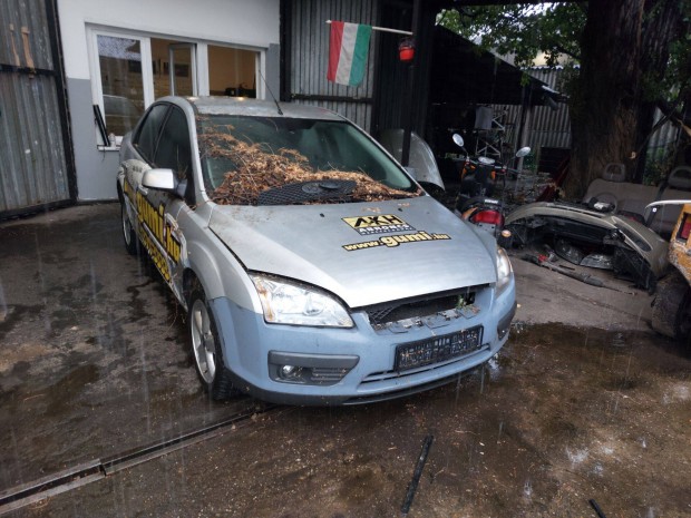 Ford Focus mk2 karosszéria elemei