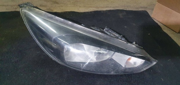 Ford Focus mk3 facelift jobb első lámpa fülsérült