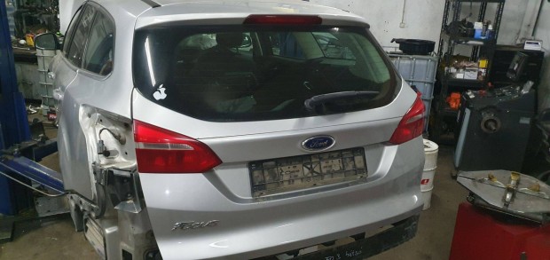 Ford Focus mk3 facelift kombi csomagtér ajtó