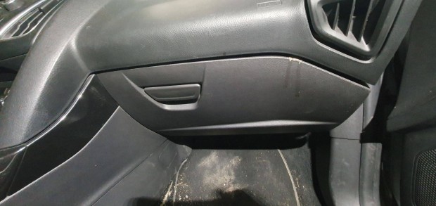 Ford Focus mk3 kesztytart
