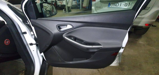 Ford Focus mk3 kombi ajtkrpit szett