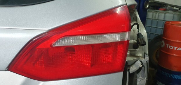 Ford Focus mk3 kombi jobb hátsó belső lámpa