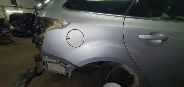 Ford Focus mk3 kombi jobb hátsó sárvédő karosszéria negyed s