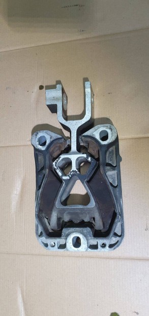 Ford Focus mk4 1.5tdci alsó motortartó bak
