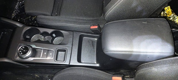 Ford Focus mk4 facelift b�r k�ny�kl�