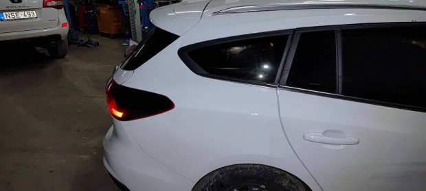 Ford Focus mk4 kombi jobb h�ts� karossz�ria negyed