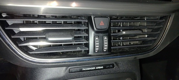 Ford Focus mk4 m�szerfal szell�z�