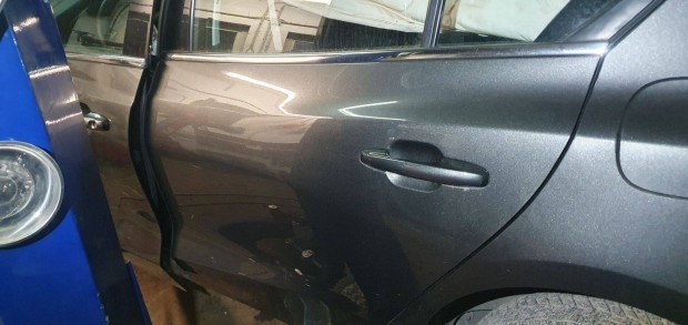Ford Focus mk4 sedan bal hátsó ajtó