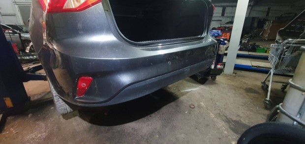 Ford Focus mk4 sedan hátsó lökhárító