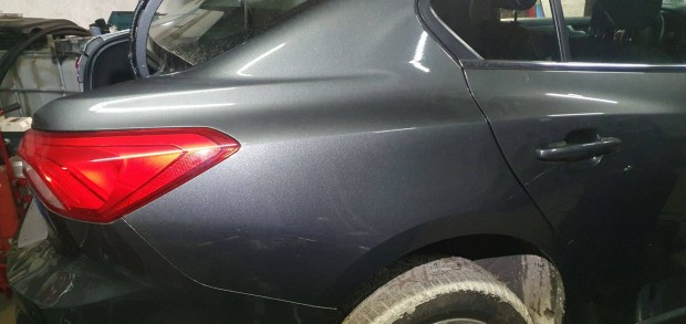 Ford Focus mk4 sedan jobb hátsó karosszéria negyed