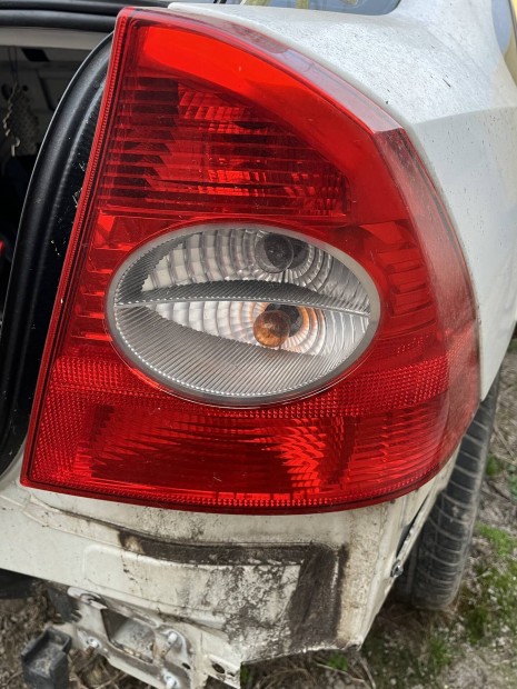 Ford Focus sedan jobb h�ts� l�mpa