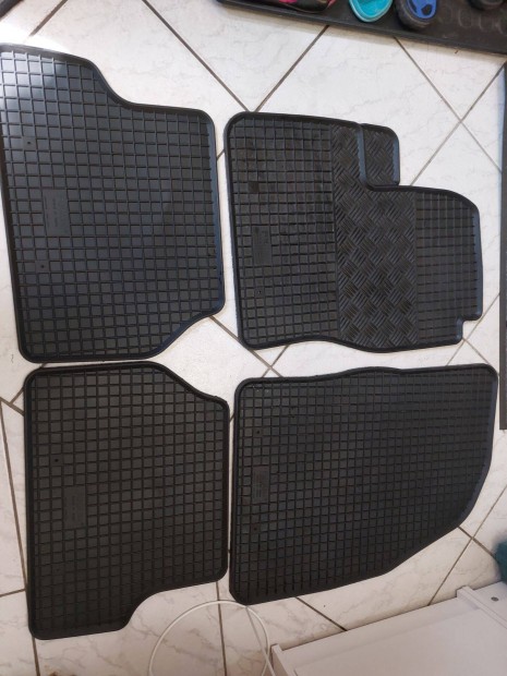 Ford Fokus II. kombi 2004 autsznyeg + csomagtr tlca