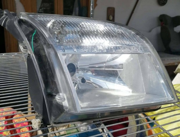 Ford Fusion 1,4 2004- jobb els� gy�ri f�nysz�r�