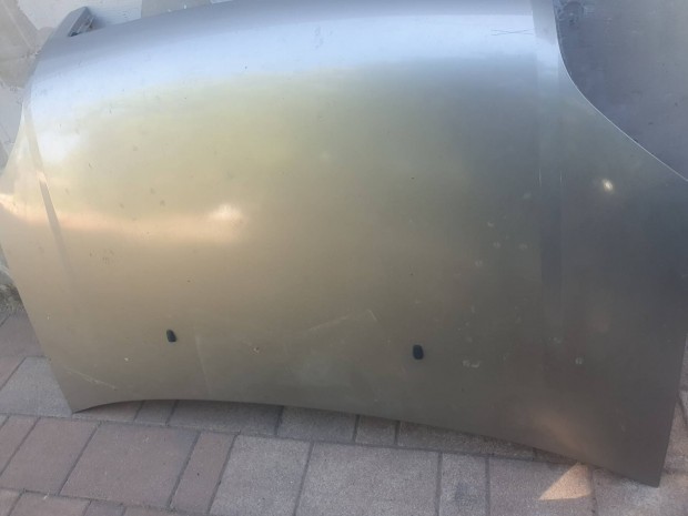 Ford Fusion motorháztető.