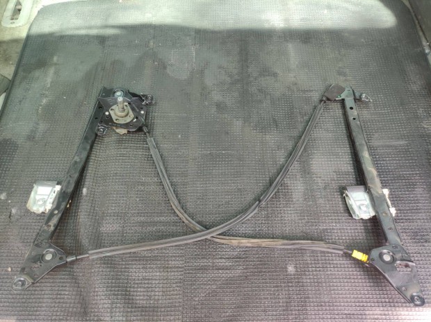 Ford Galaxy Seat Alhambra VW Sharan jobb h�ts� ablakemel� szerkezet