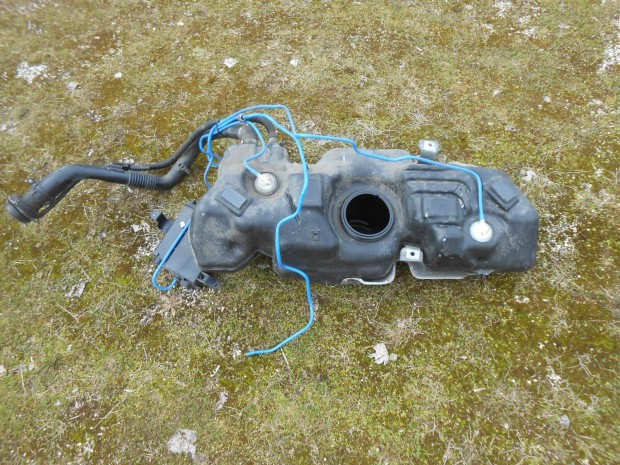 Ford-KA Trend 2012-es,Osztrákról :gyári műanyag benzintank
