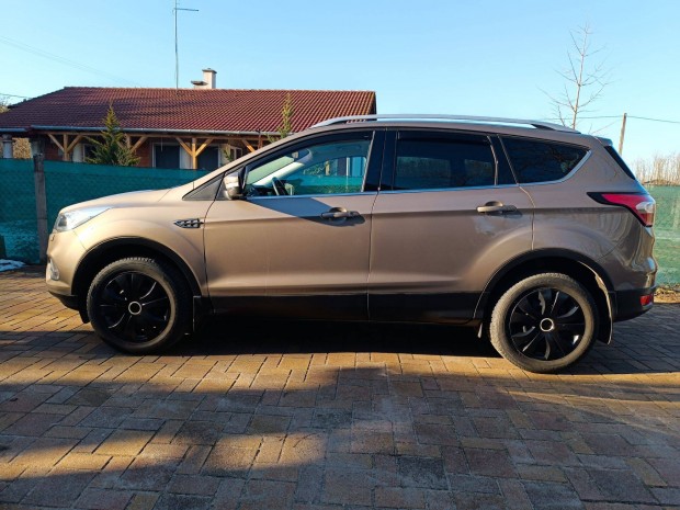 Ford Kuga 1,5 Ecoboost benzin, 69e km, 1. tulajt�l