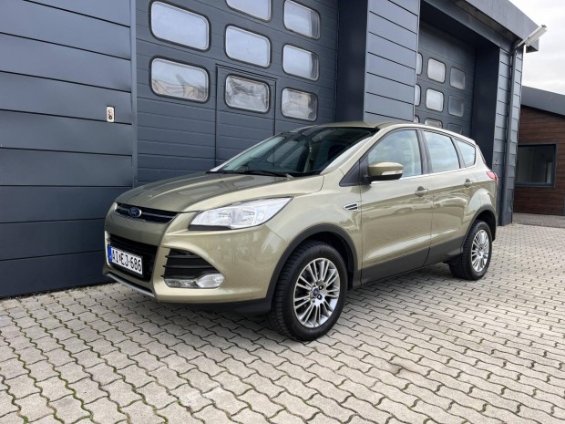 Ford Kuga 2.0 TDCi Titanium 2WD Szervizknyv /...