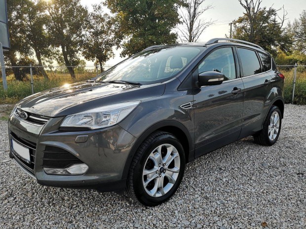 Ford Kuga 2.0 TDCi Titanium Plus Szervizknyves...