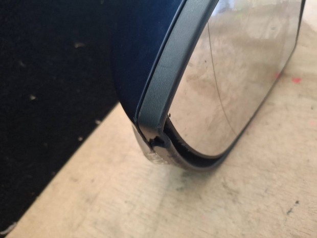 Ford Kuga Bal t�k�r sz�le s�r�lt