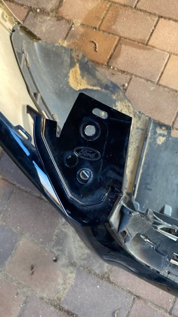 Ford Kuga els� l�kh�r�t� elad�