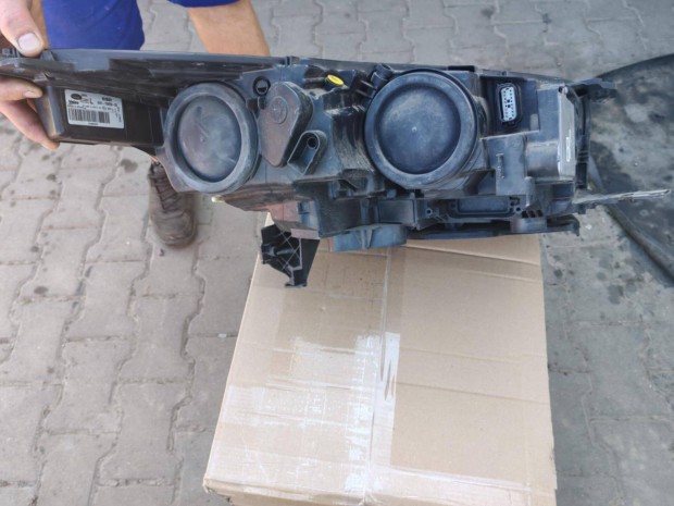 Ford Kuga fényszóró