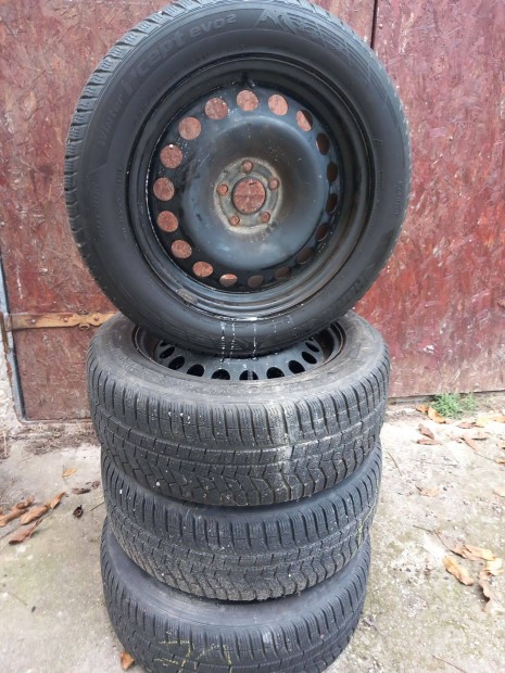 Ford Kuga téli gumi garnitúra 235/55 R 17