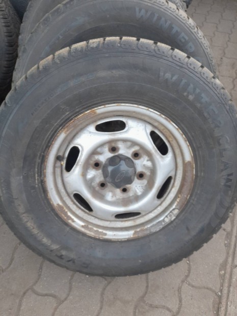 Ford-Mazda 6x139.7-15 felnik gumival