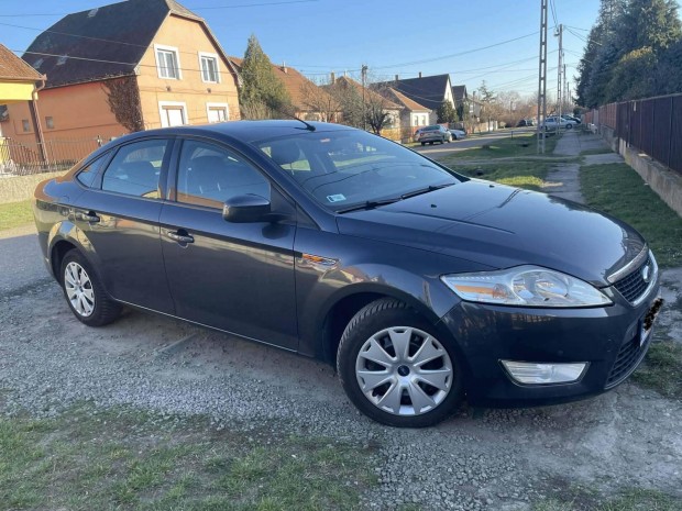 Ford Mondeo 1.6 Ambiente Magyarorsz�gi Ak�r 1�v...