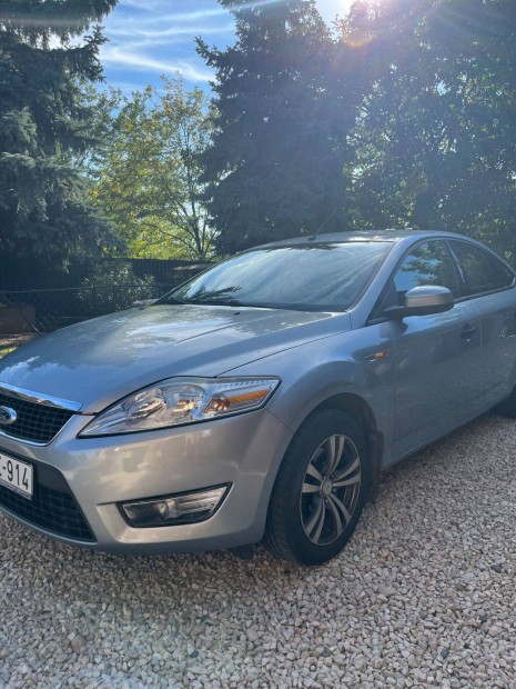Ford Mondeo 1.6 Ambiente , Bosal levehető vonóhoroggal!