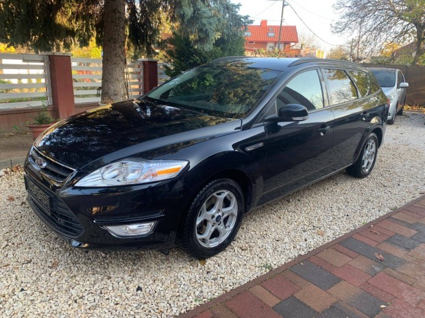Ford Mondeo 1,6, megkmlt, szervizknyv