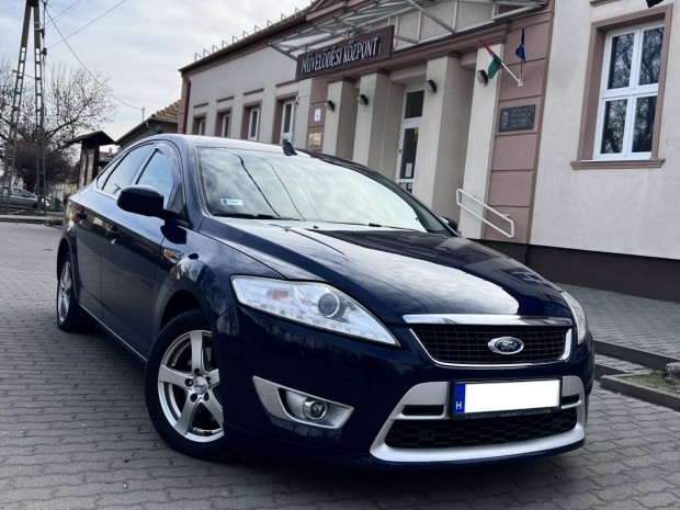 Ford Mondeo 1.8 TDCi Titanium Szervizknyv Megk...