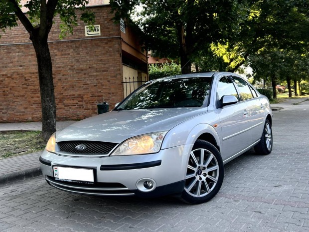 Ford Mondeo 1.8 Trend Szervizknyv Magasan Fels...