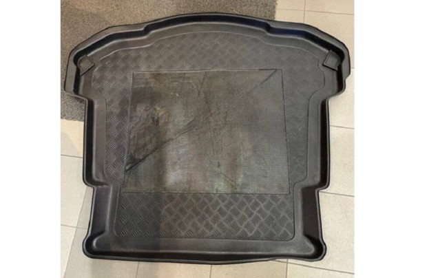 Ford Mondeo 2007-2014 H/B Mankókerék csomagtértálca Használt