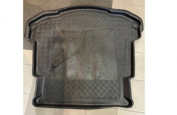 Ford Mondeo 2007-2014 H/B Mankókerék csomagtértálca Használt