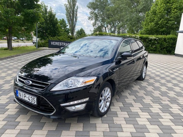 Ford Mondeo 2.0 Ecoboost Titanium-Luxury Powers...