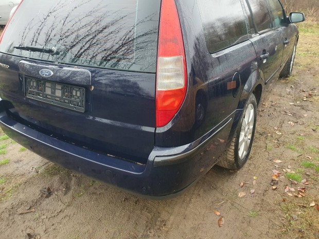Ford Mondeo III-as kombi h�ts� h�d fut�m�.