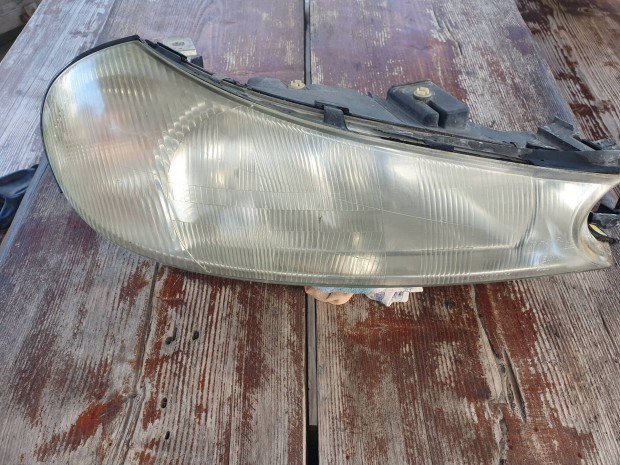 Ford Mondeo II-es jobb els lmpa.