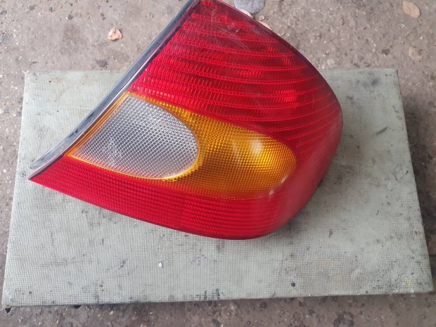 Ford Mondeo II-es jobb hátsó lámpa.