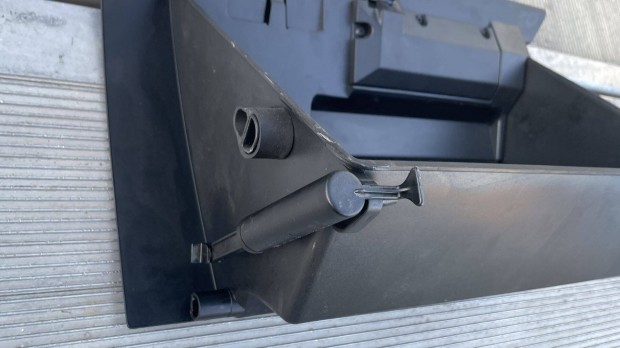 Ford Mondeo MK3 keszty�tart�